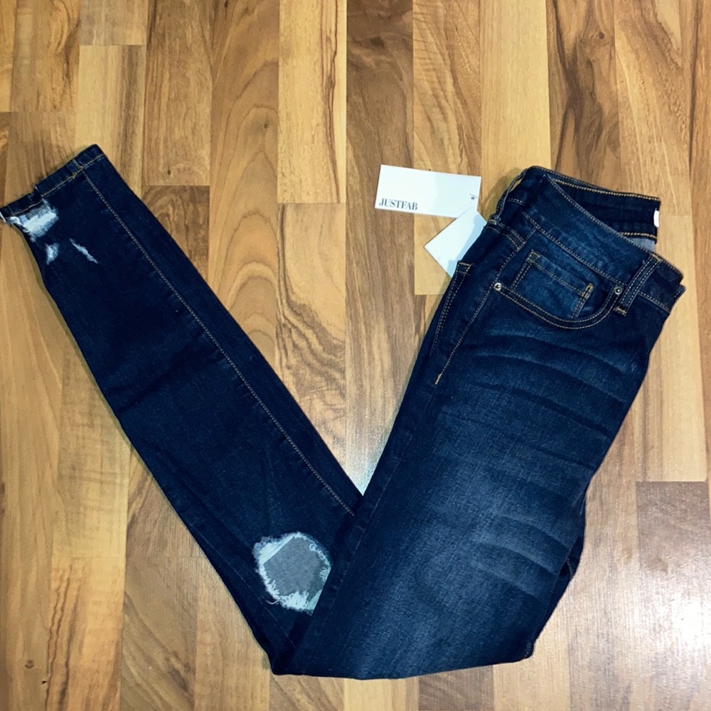 Brand New! JustFab skinny jeans. Sz 27 (A2)